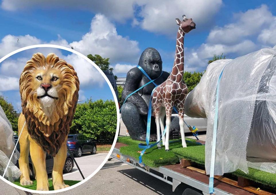 The life-size animals arrive in town! (Image: Duncan Nield-siddall)