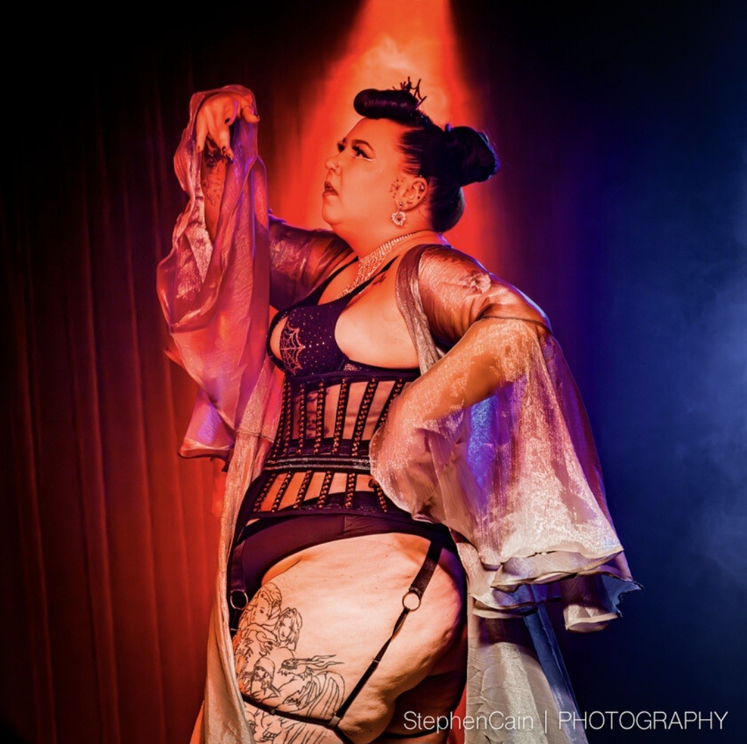 Kitty de Vyne at The Upsidedown Cabaret. Photo: Stephen Cain Photography